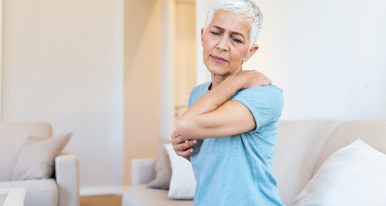 Frozen shoulder: signs, stages, causes, and how physiotherapy can help