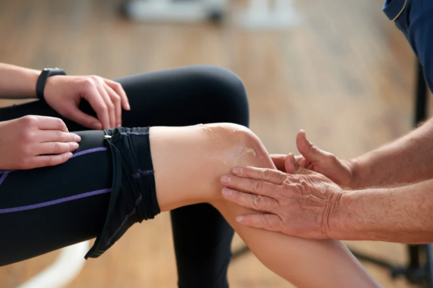 Injured female leg during fitness exercise_banner